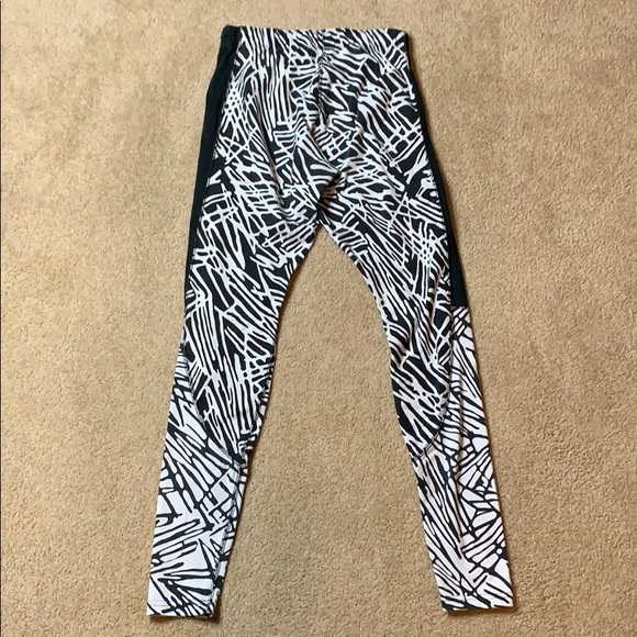 WOMENS NIKE “JUST DO IT” TIGHTS - Picture 3 of 4